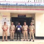 थाना एकौना पुलिस ने बहुचर्चित  रामलीला मामले मे वाक्षित अभियुक्त को किया गिरफ्तार, 01 अदद मुकुट बरामद